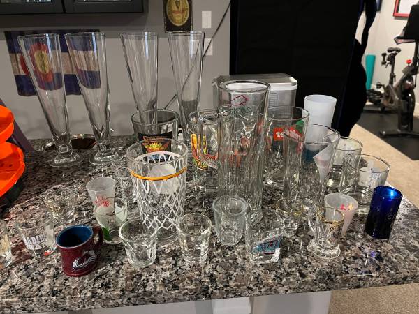 Photo Big glassware collection shot, Avs, Hard Rock,Pilsner martini pints $10