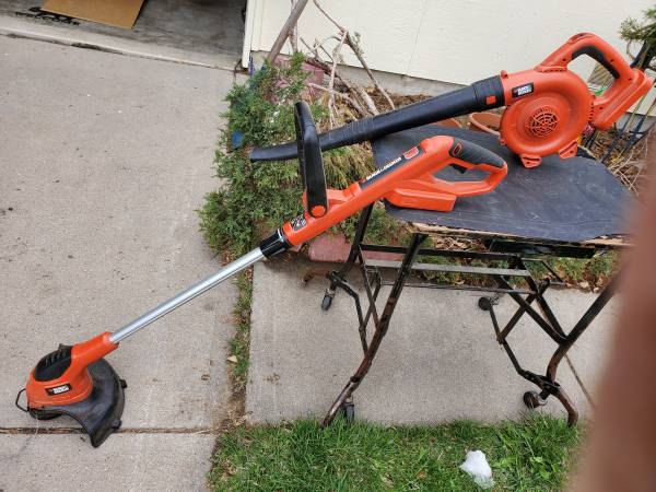 Photo Black and Decker 18 volt Weedwhacker blower pole saw -No Battery