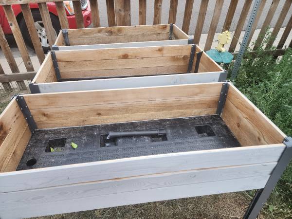Cedar craft plantersmulch $200