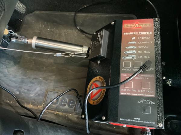 Photo Demco Delta Force Flat Tow Braking System RV $750