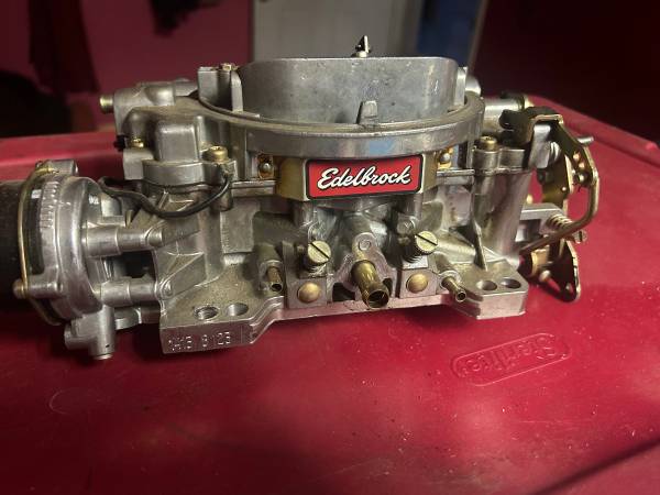 Photo Edelbrock 800 CFM carburetor $275