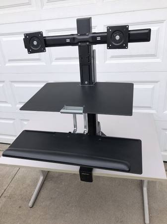 Photo Ergotron Dual S Sit Stand Desk Convertor $100