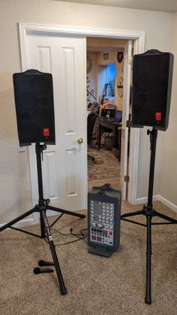 Photo Fender Passport PA System with mics and speaker stands $400