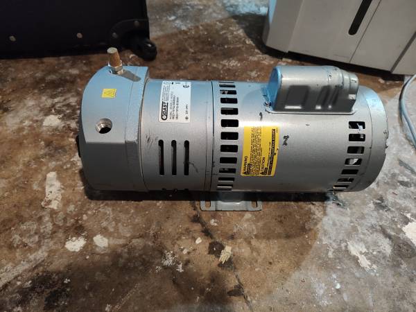 Photo Gast 0823-101Q-G608NEX Vacuum Pump $600