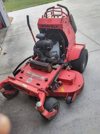 Photo Gravely Pro Stance 52 commercial stand on mower $3,900