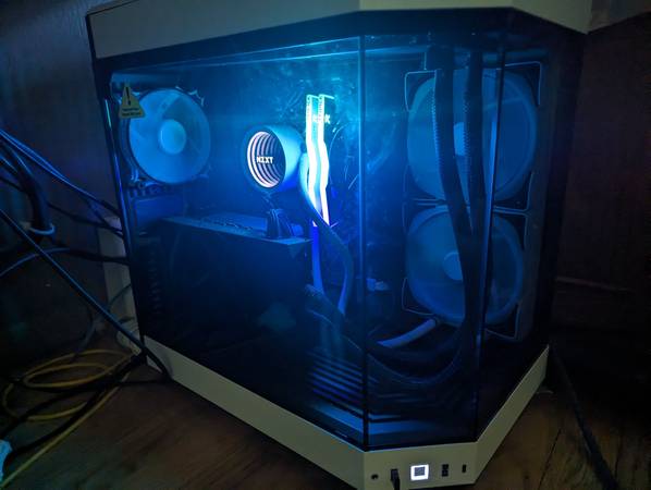 Photo High-Performance Water-Cooled Gaming PC 3090Ti, AMD 5950X $3,000