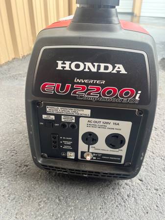 Photo Honda Generator EU 2200i $850