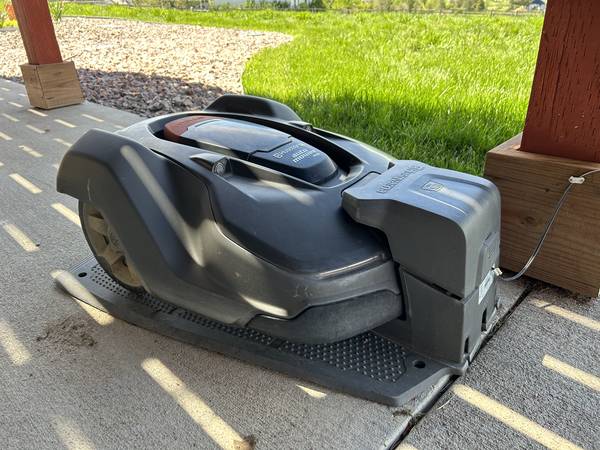 Photo Husqvarna 450X Robotic Lawn Mower $1,250