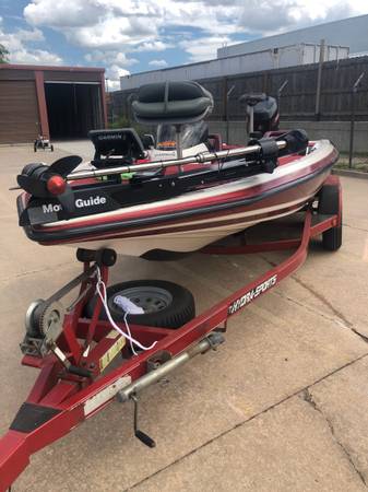 Hydra Sport Bass Boat $9,000