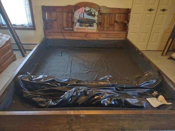Photo King Size Waterbed complete $25