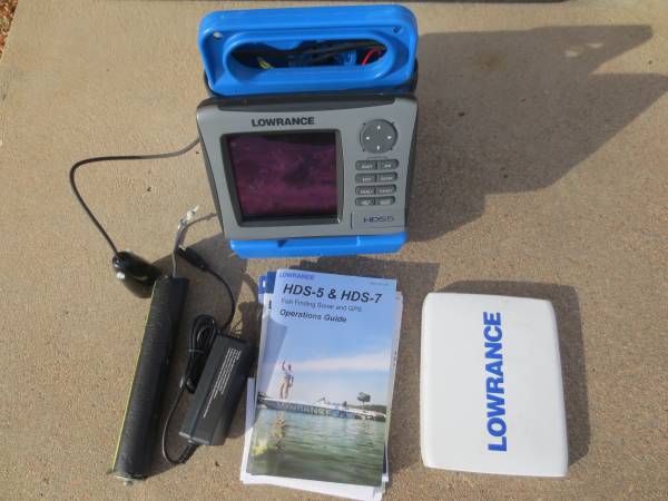 Photo LOWRANCE HDS 5 Fish Finder (LOOK) $495