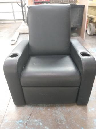 Photo Leather Movie Theater Chair (Black) $350