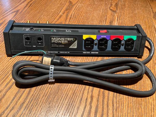 MONSTER POWER Surge Protector HOME THEATER POWER CENTER HTS 1000 $25