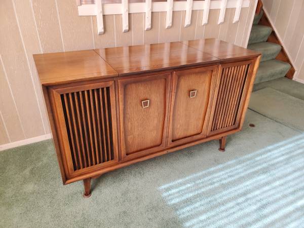 Photo Mid-Century Modern Record Player Console  Rare Find $595