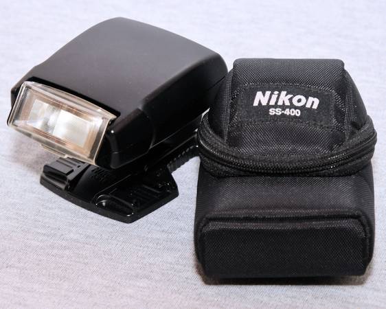 Photo Nikon SB-400 Speedlight Flash $75