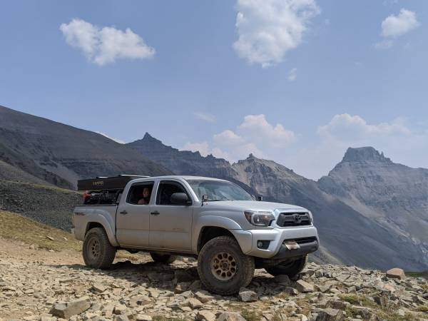 Photo OEM Toyota Tacoma 2012-2015 front bumper with fog lights $400
