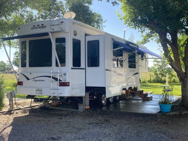 Photo RV for Sale On Site Rent ONLY $400 a Month Affordable To Live All Year $65,000