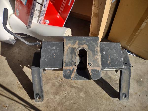 Photo Reese 5th Wheel Trailer Hitch Max gross Trailer wt 15,000 lbs. $200