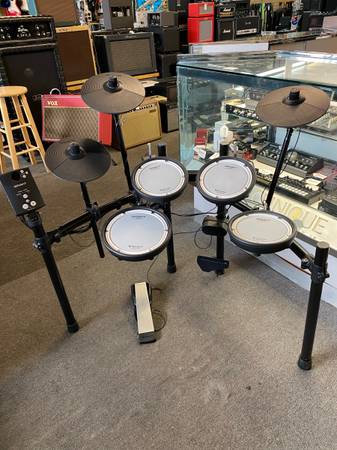 Photo Roland TD-1 Electronic Drum Kit Gravity Music Gear $400
