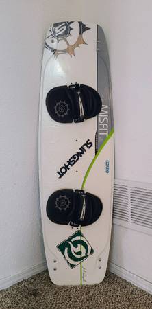 Photo SLINGSHOT John Doyle Misfit WakeKite board wBindings $99