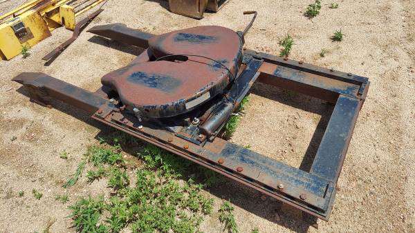 Photo Semi truck 5th Wheel hitch - air slide - Fontaine- Or Best Offer $500