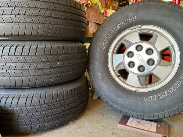 Photo Set of 4 wheels and tires ChevroletGMC Truck LT26575 R16 $350