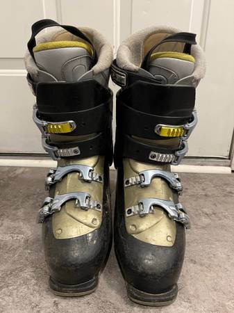 Photo Ski boots Salomon performa6 my custom fit Size 28  28.5 Shoe length 329mm $20