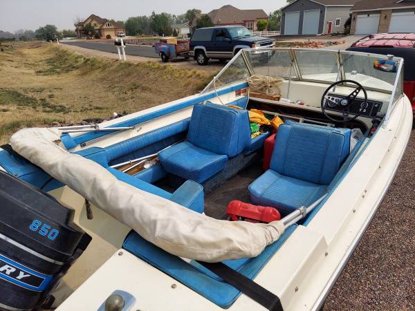 Photo Starcraft Ski Boat $1,500