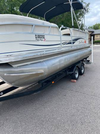 Photo Sun Tracker Party Barge 21 Ft $21,000
