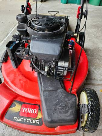 Photo Toro Recycler 22 in 150 cc Gas Self-Propelled Lawn Mower $160