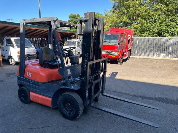 Photo Toyota Forklift - 3K Capacity - Power Steering - Pneumatic Tires $5,995