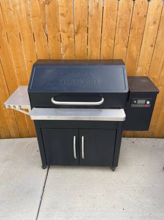 Photo Traeger SmokerGrill Silverton 810 $1,000