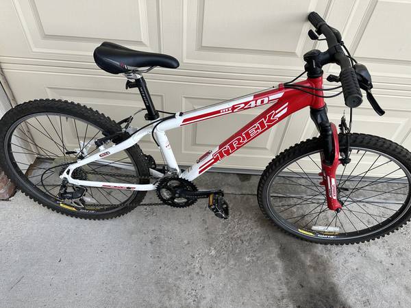 Trek mt sales 240 mountain bike