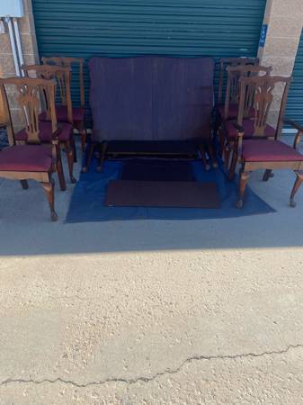 Unbranded Queen Anne table set-6 Chairs, Center leaf, Table top protection cover $300