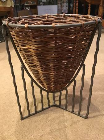 Photo Unique Pier One Welded Metal and Wicker Vase or Basket $25