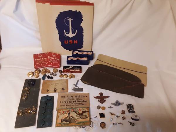 Photo Various Vintage Military Items
