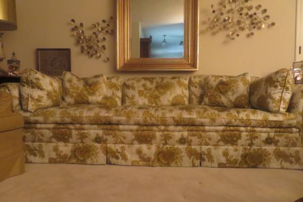 Photo Vintage Henredon Sofa $700