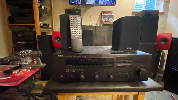 Photo Vintage Yamaha receiver, refurbished with remote and speakers. phono. $150