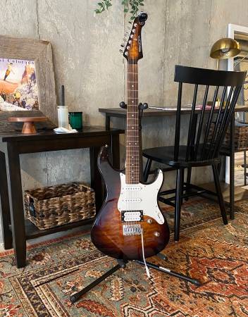 Photo Yamaha Pacifica guitar $175