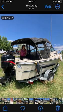 Photo cabin boat 125 outboard mercury $11,000