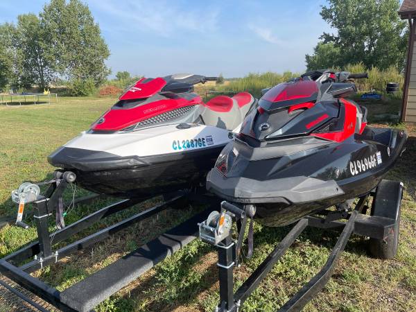 Photo pair of seadoos 2010 and 2014 $14,899