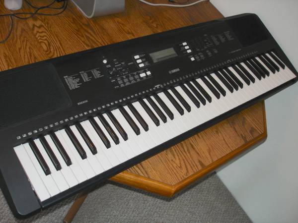 Photo yamaha piano keyboard $190