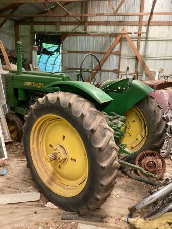 Photo 1946-47 John Deere G Tractor with Narrow Front $3,700