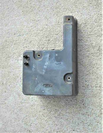 Photo 1986 Ford Bronco II Vacuum Reservoir Storage Canister() E57E-9E453-AD $35