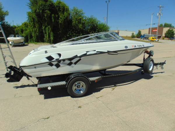 Photo 2007 1839 CROWNLINE OPEN BOW PRICE REDUCED - $16,900 (BRIGHTWELLS BOATHOUSE)