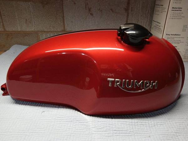 Photo 2016-2023 Triumph Thruxton 1200 gas tank $600