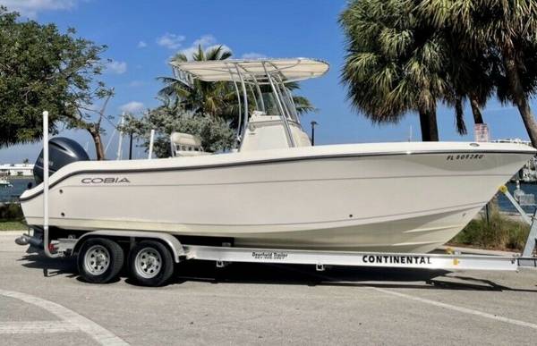 2019 cobia 237 center console boat $35,000