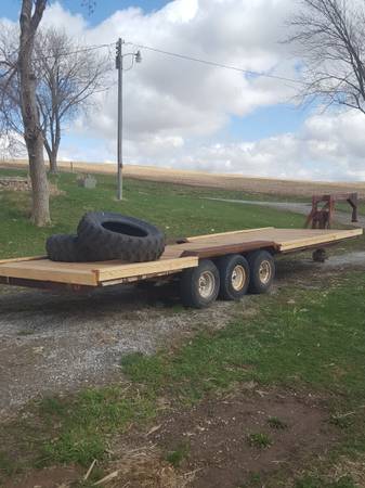 28 ft goose neck trailer $1,700