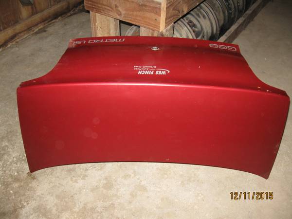 Photo Chevy Metro 1995-2001 Deck lid for 4 Door $50