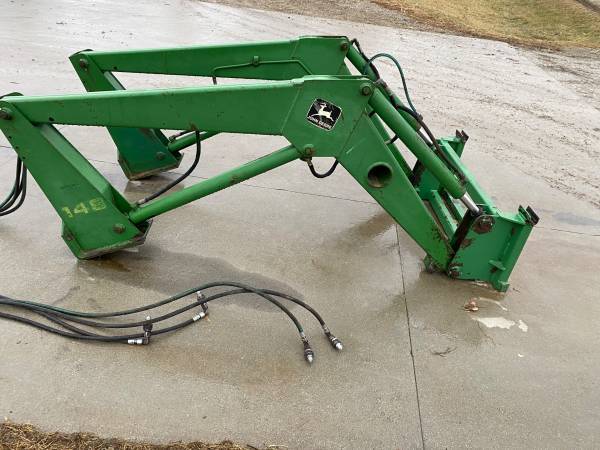 Photo John Deere 148 Loader with 600700 quick tach adapter and Bale Spear $4,500